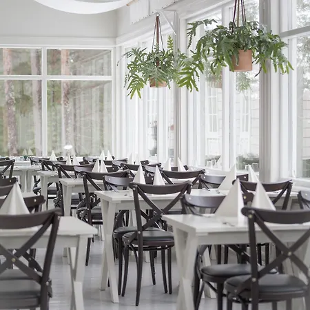 ホテル Hotelli Punkaharju 3*